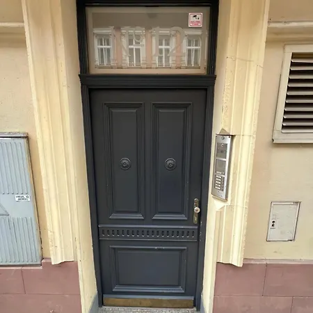 Kroftova12